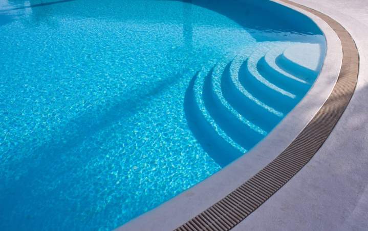 Création de piscines sur mesure, détente garantie.